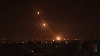 Видео ночных обстрелов сектора Газа и Израиля