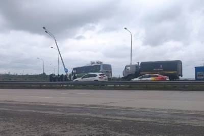 Автобус врезался в фонарный столб на Темерницком мосту