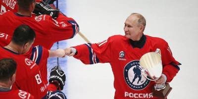 Путин вышел на лед Ночной хоккейной лиги и забил 8 шайб – в сети смеются и рисуют карикатуры - ТЕЛЕГРАФ