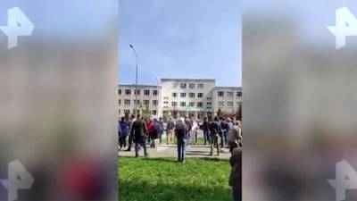 Один из устроивших стрельбу в школе в Казани подросток задержан