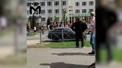 В результате стрельбы в казанской школе погибли семь человек