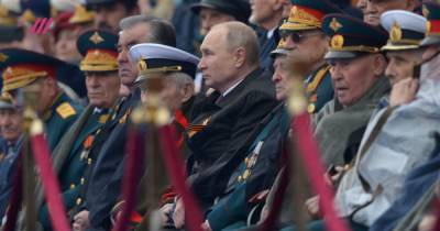 «Финал Путина как лидера России»: Глеб Павловский об одиночестве президента на параде