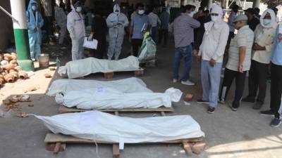 Тела умерших от коронавируса обнаружили в реке Ганг в Индии