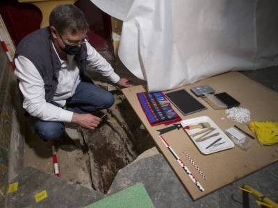 Под полом дворца в Севилье нашли средневековое погребение ребенка