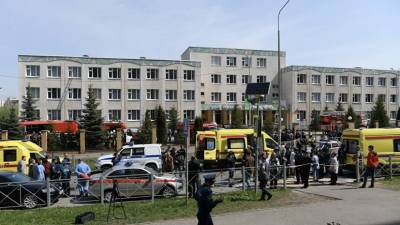 Минниханов прибыл на место стрельбы в школе в Казани