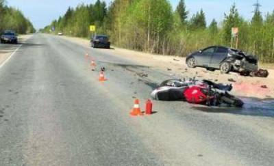 На югорской трассе в столкновении с легковушкой погиб байкер