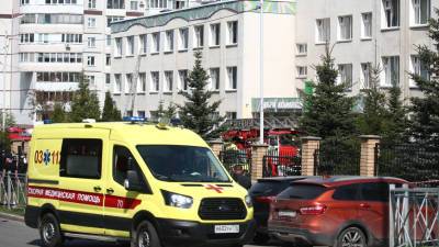 После атаки на школу в Казани медики госпитализировали 12 детей и одного взрослого