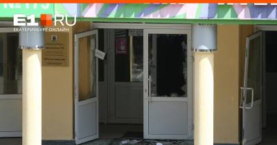 В Казани двое школьников разбились, выпрыгивая из окон захваченной школы