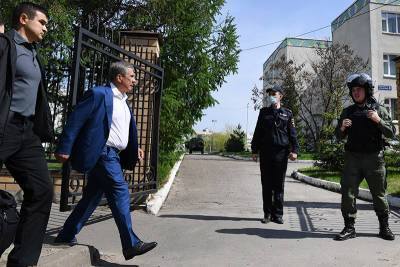Президент Татарстана прибыл на место ЧП в казанской школе