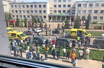 Теракт в Казани: подростки с автоматами напали на школу, убив 7 человек