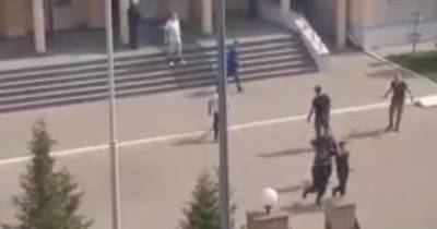 Видео из школы в Казани, где произошла стрельба, появилось в сети