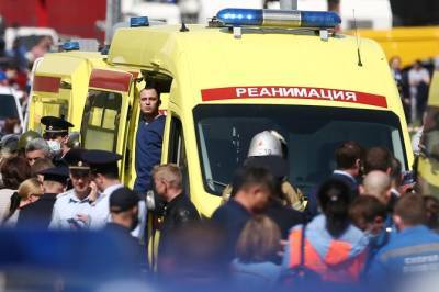 32 жертвы и 11 погибших: пострадавших при стрельбе в Казани развозят по больницам