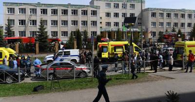 Мать ученицы о стрельбе и взрыве в казанской школе: Дверь вылетела