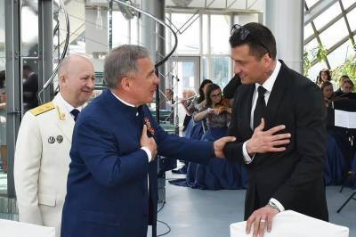 Павел Прилучный появился на праздновании Дня Победы в компании с Мирославой Карпович