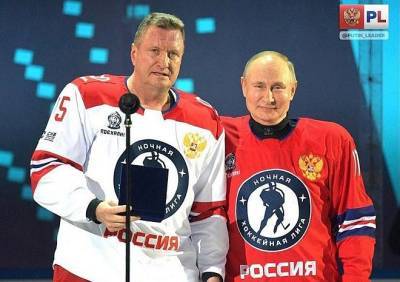 Владимир Путин наградил Олега Смирнова первым в истории Ночной лиги орденом «За верность хоккею» имени Якушева