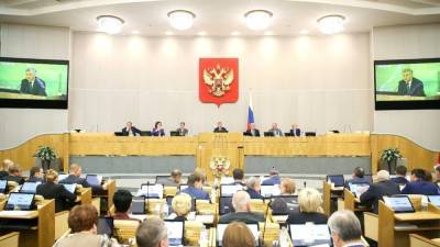 Заседание Госдумы РФ началось с минуты молчания в память о погибших в Казани
