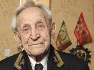 У 99-летнего ветерана 9 мая силой отобрали золотую цепочку и крест в Петербурге