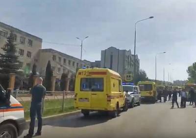 Власти Татарстана сообщили о восьми погибших и 20 пострадавших при стрельбе в школе