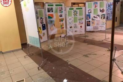 Выбитые двери и кучи стекла: появились фото и видео последствий взрыва внутри школы Казани