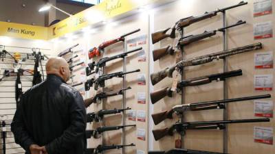 В России ужесточат правила владения оружием после трагедии в Казани