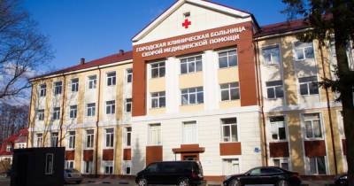 В Калининграде женщина выпала из окна во время мытья окон