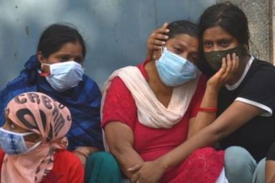 Крематории Индии не справляются с потоком умерших от коронавируса: жуткие видео