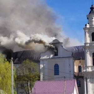 В Беларуси произошел масштабный пожар в Будславском костеле. Фото. Видео