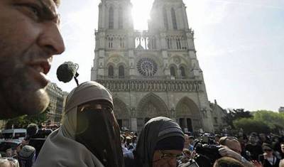 Цена толерантности: французов пугают угрозой гражданской войны с исламистами