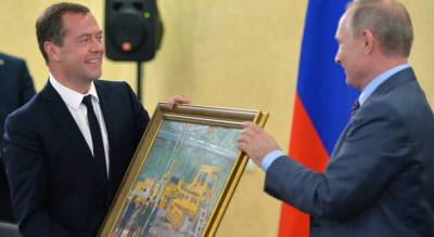 Несколько сотен картин чувашского художника украли под Петербургом
