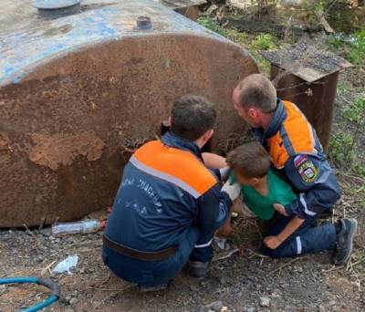 В Уфе спасатели нашли пропавшего накануне 11-летнего мальчика в железной емкости