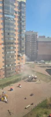 Видео: из горевшего дома во Всеволожске эвакуировали 20 человек