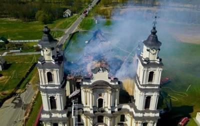 В Беларуси при пожаре обрушилась крыша храма