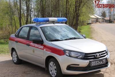 В Тверской области пьяный мужчина поругался с чужой машиной
