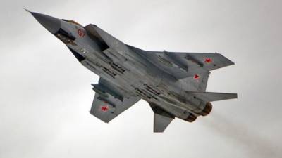 Перехватчик МиГ-31 отогнал патрульный самолет норвежских ВВС от госграницы РФ