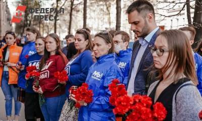 Петербуржцы создали стихийный мемориал в память о погибших в Казани