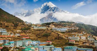 80 украинских туристов не могут вернуться из Непала: у Кулебы назвали причину