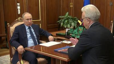 Владимир Путин провел рабочую встречу с губернатором Красноярского края Александром Уссом