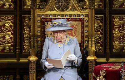 Елизавета II выступила с тронной речью на открытии сессии парламента