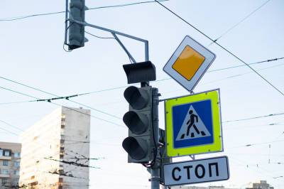 В Петербурге появятся почти 150 светофоров на солнечных батареях
