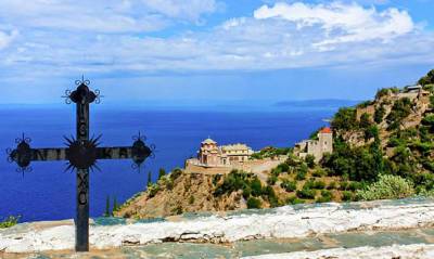 Власти Греции открыли Афон для паломников