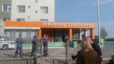 Вахтер казанской гимназии пытался не пустить стрелка в здание