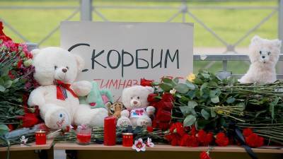 Погибшая при стрельбе в Казани учительница пыталась спасти учеников
