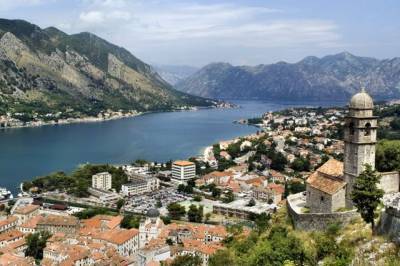 В Черногории отменят введенный из-за коронавируса комендантский час