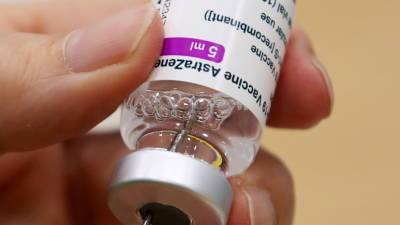 Власти Словакии приостанавливают вакцинацию препаратом AstraZeneca