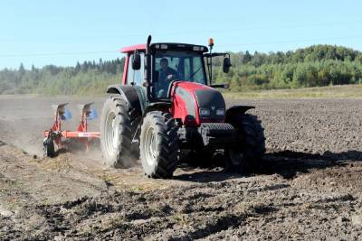 В Тверской области продолжаются весенне-полевые работы