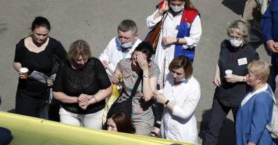 «Кромешная тьма, неутолимая боль для родителей»: звезды отреагировали на трагедию в Казани