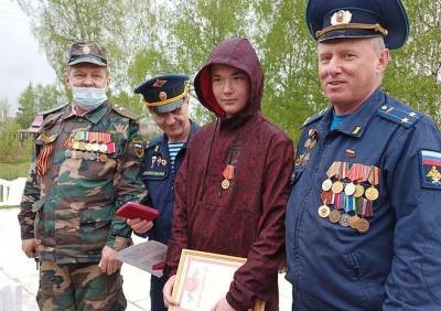Шиловского школьника наградили медалью за тушение пожара