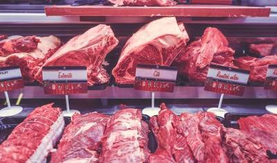 В Омске упали цены на медицинские маски и подорожало мясо