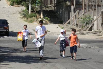 Роспотребнадзор призвал дагестанцев не отправлять детей за сладостями на Ураза-байрам