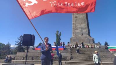Иностранцы восхитились песней "День Победы" и поблагодарили советских солдат